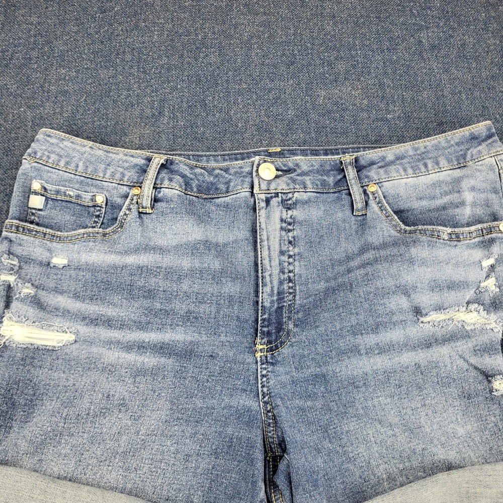 Seven7 Womens Relaxed Bermuda Distressed Denim Shorts Med Wash Blue Sz 16 Cutoff - Picture 4 of 11